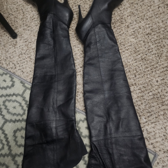 Over the thigh, high heel, pointed toe boots - Picture 6 of 11